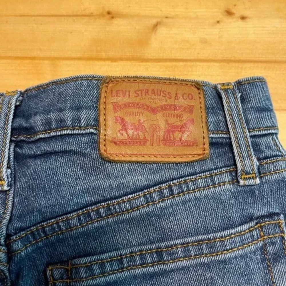 Levi's 501 Medium Wash Denim Shorts - Picture 8 of 15